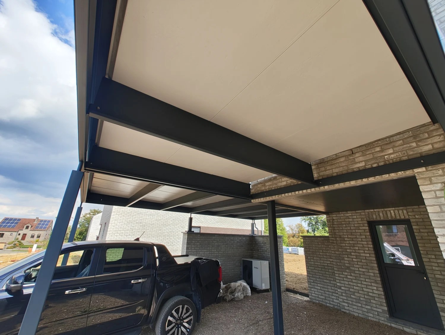 Structure et dessous de la couverture du carport métallique
